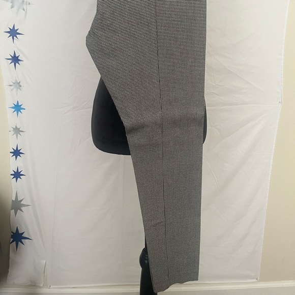 Women’s H&M black and white houndstooth, size 10 skinny leg stretch pants. - Picture 6 of 12
